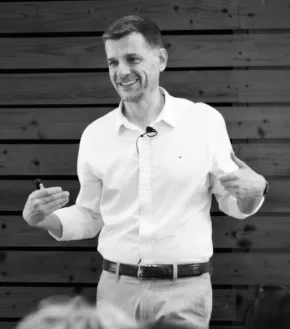 Dr. Kádár Magor